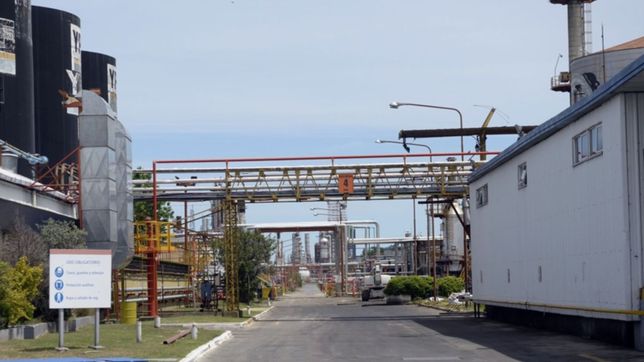conmocion en la planta de ypf: que se sabe del hallazgo del operario muerto