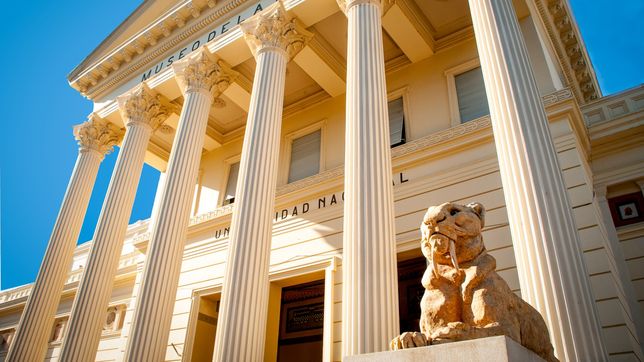 descubrieron un dinosaurio y le pusieron el nombre del cacique tehuelche que murio en el museo de la plata