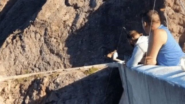 video: un hombre salto borracho a una represa y termino en terapia intensiva