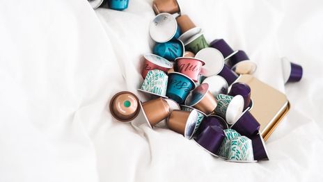 Compraron capsulas de café en un supermercado de La Plata y denuncian que tenían gusanos adentro Compraron capsulas de café en un supermercado de La Plata y denuncian que tenían gusanos adentro