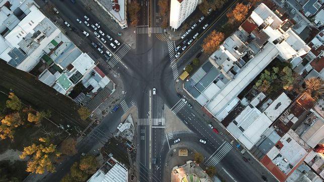proponen pintar sendas peatonales tridimensionales y la prueba piloto sera en pleno centro