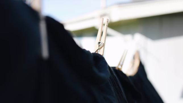 salio a hacer las compras, entraron a su casa y le robaron hasta la ropa del tender