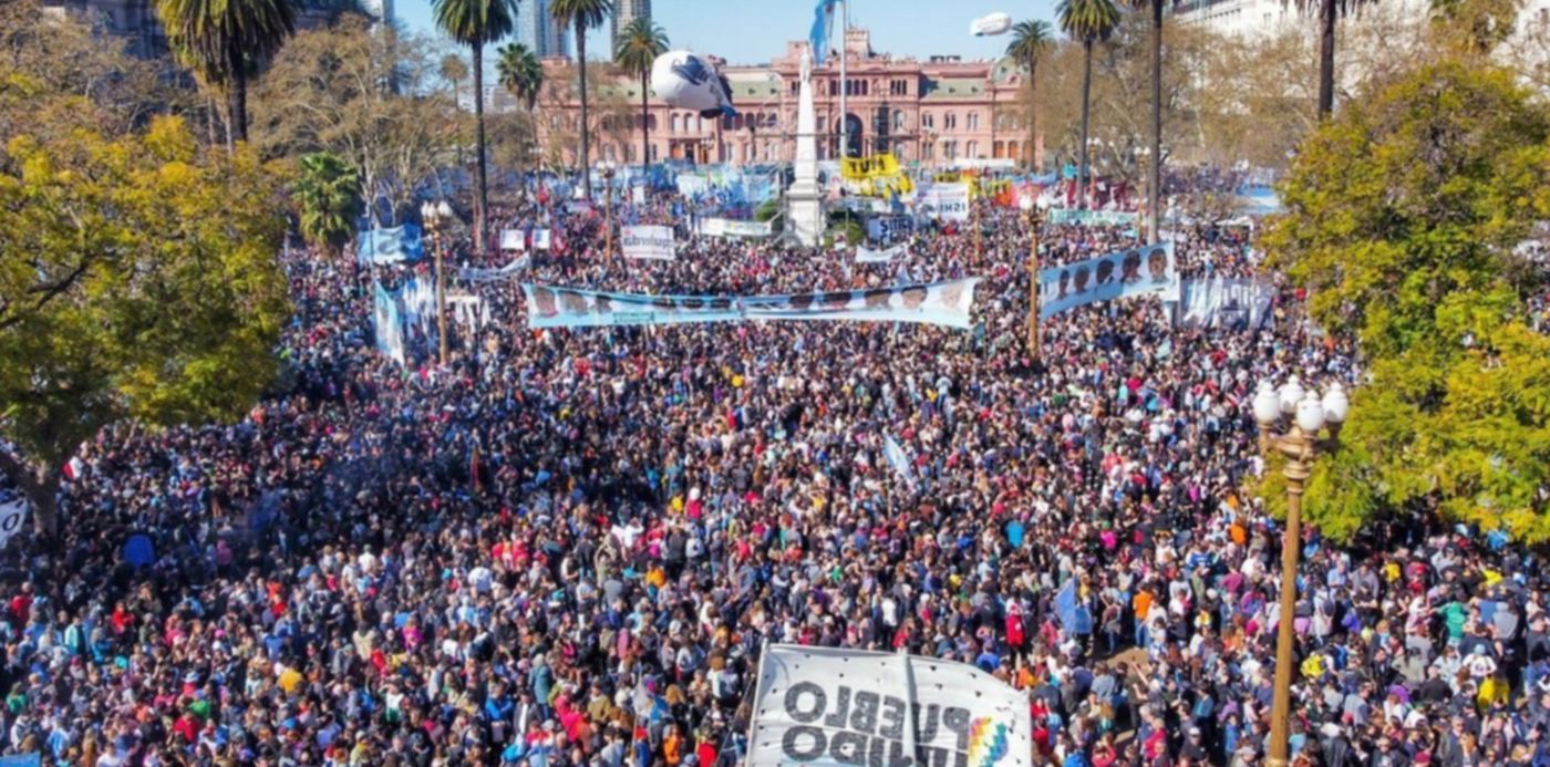 Concentración en Plaza de Mayo para repudiar el atentado contra Cristina Kirchner