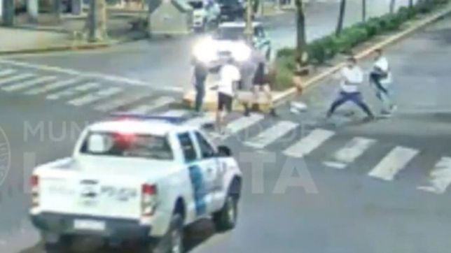 video: pinas, patadas, heridos y detenidos en una pelea en pleno centro