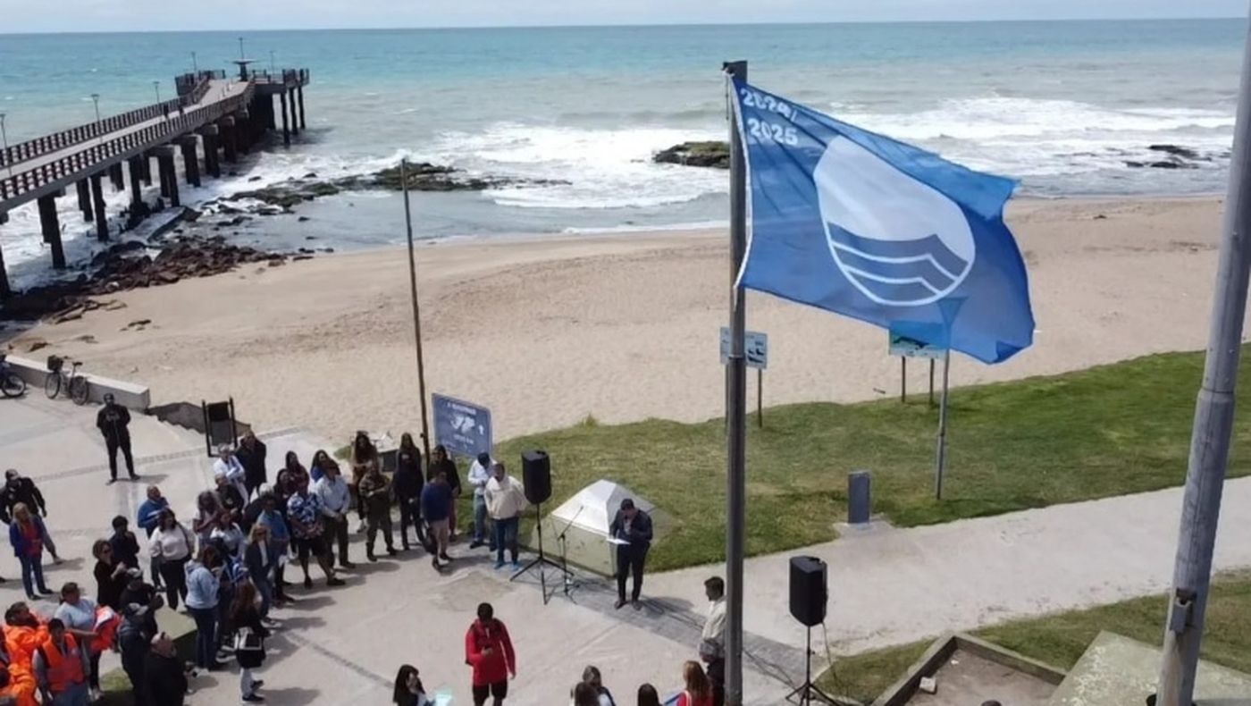 La Bandera Azul es un sello de excelencia ambiental y turística.