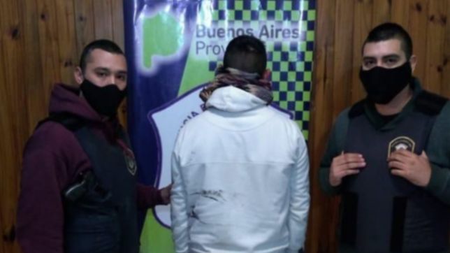 lo pararon en un operativo, no tenia permiso para transitar y llevaba marihuana