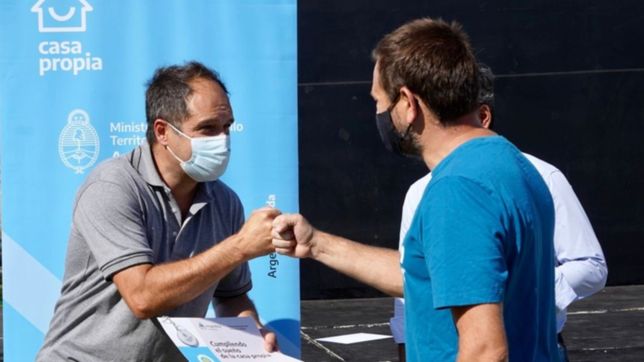 familias de tres distritos bonaerenses recibieron creditos para construccion