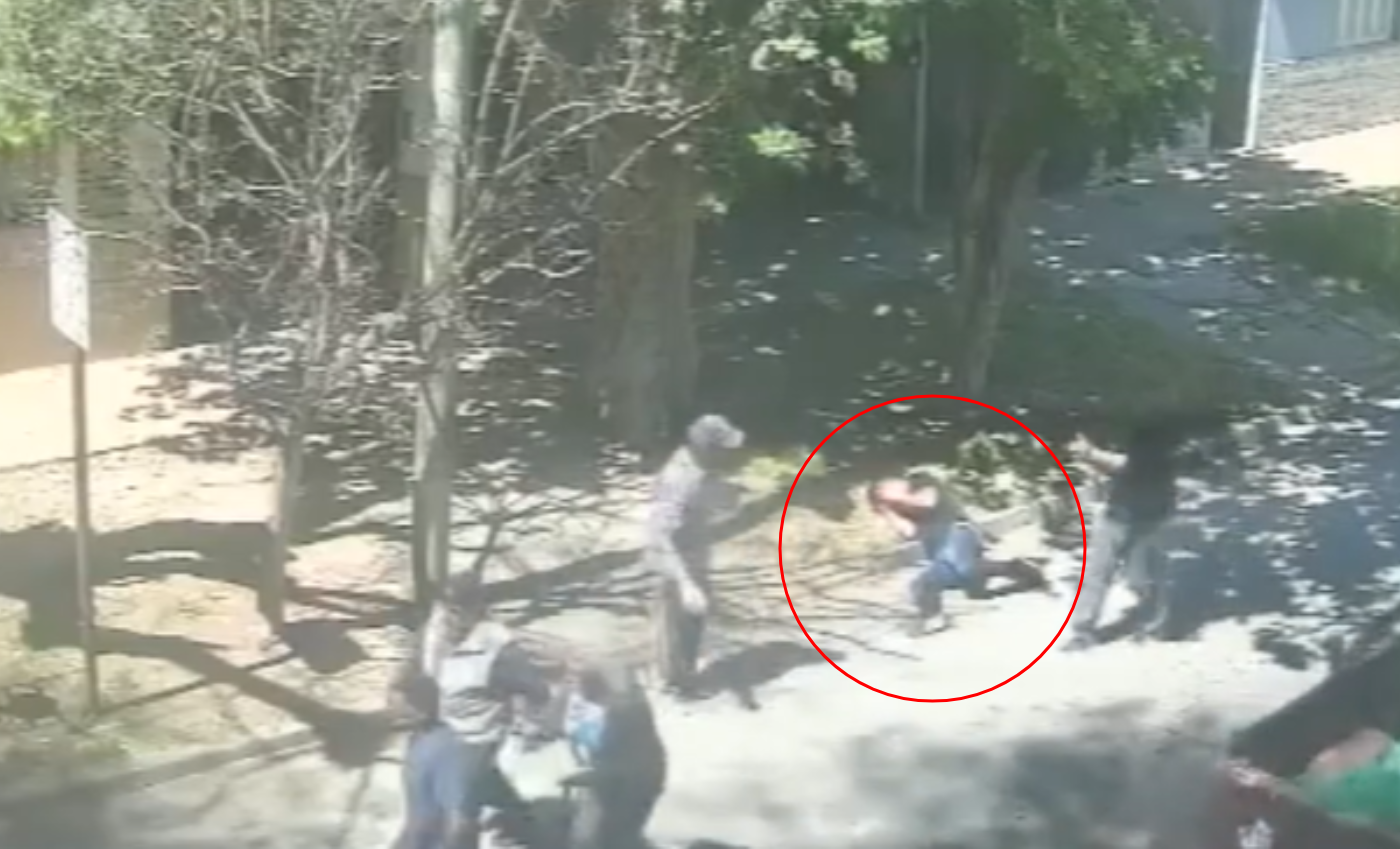 Tapa hombre golpeado La Plata.png