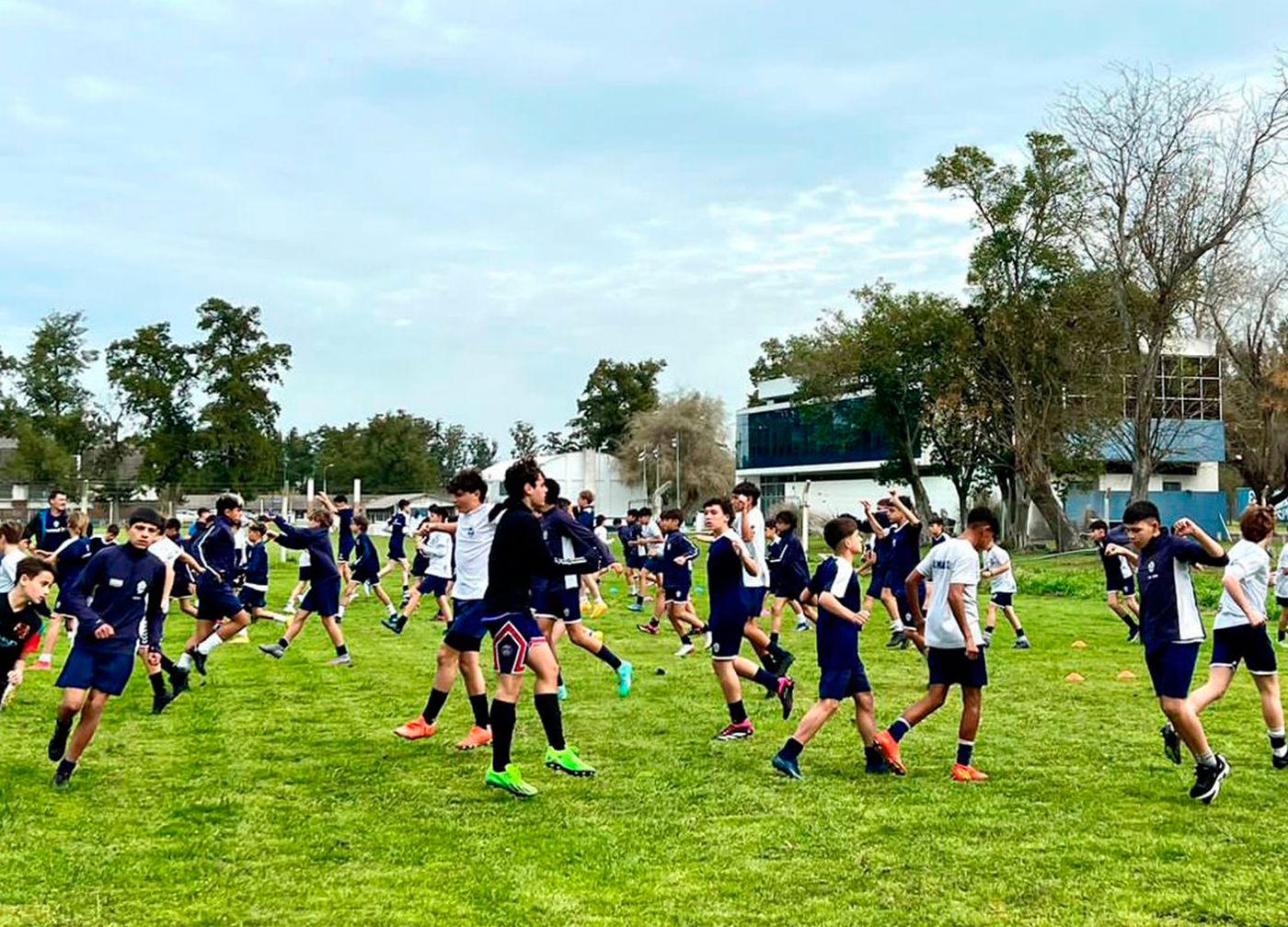Entrenamiento juveniles Estancia Chica Gimnasia.jpg