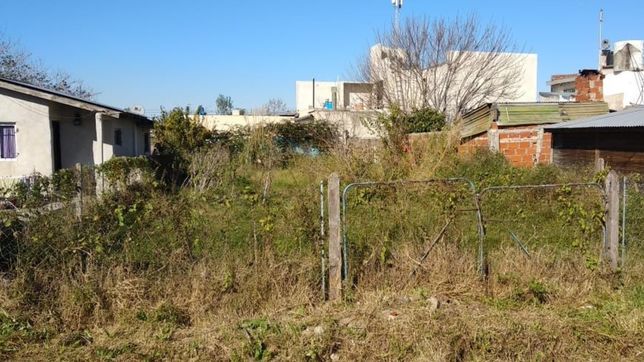 amenazaron por telefono a una mujer e intentaron usurparle un terreno en la plata