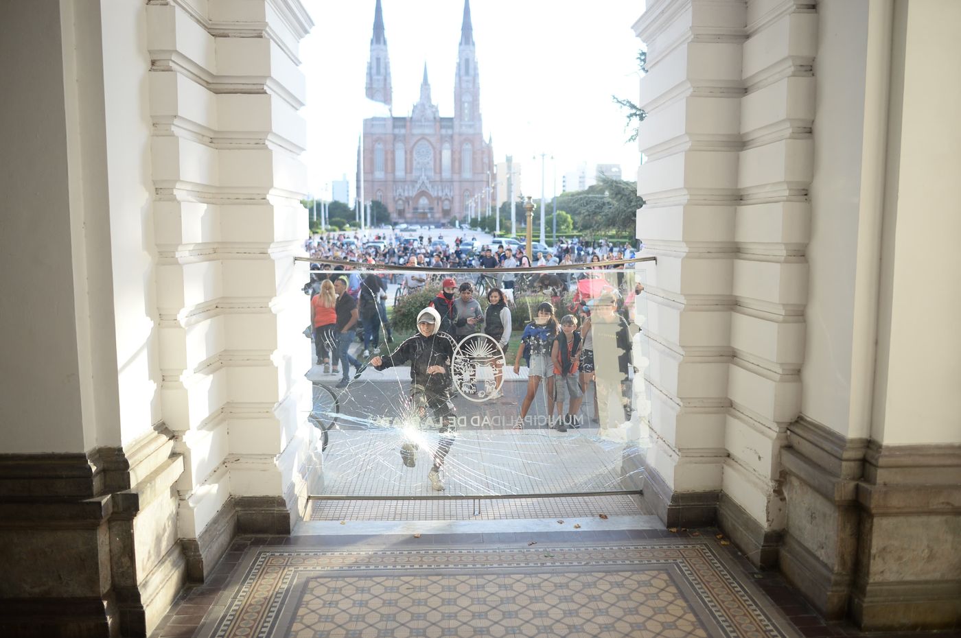 Incidentes en la Municipalidad en la marcha de Justicia por Kim Gómez.jpeg