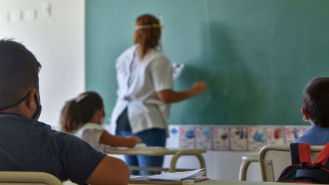 preceptores, maestros y directivos: el impacto del aumento acordado en la provincia