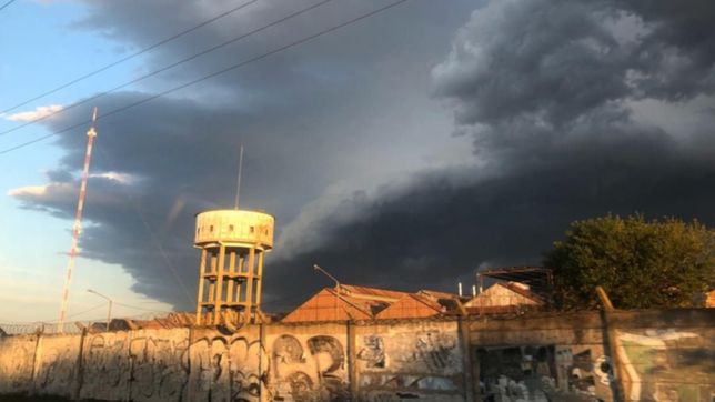 con lluvias y tormentas en el horizonte, asi va a seguir el clima en la plata