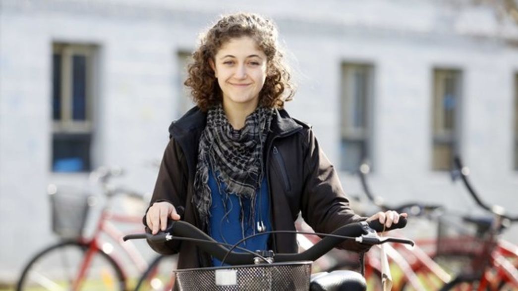 La UNLP entrega 40 nuevas bicicletas a estudiantes con pocos recursos