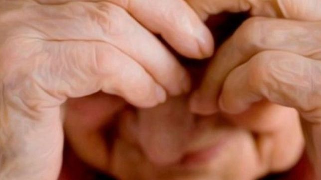 enganaron a una abuela platense, le robaron 40 mil dolares y la abandonaron en el bosque
