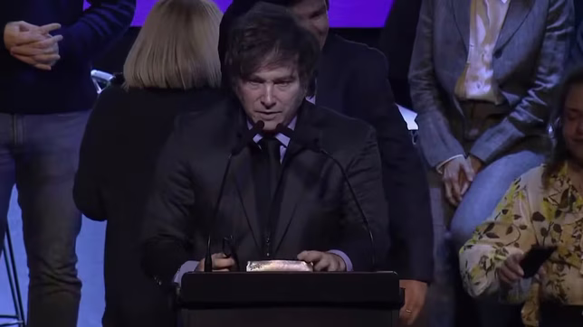 milei visito junin, evito hablar de las coimas y pidio un aplauso para karina