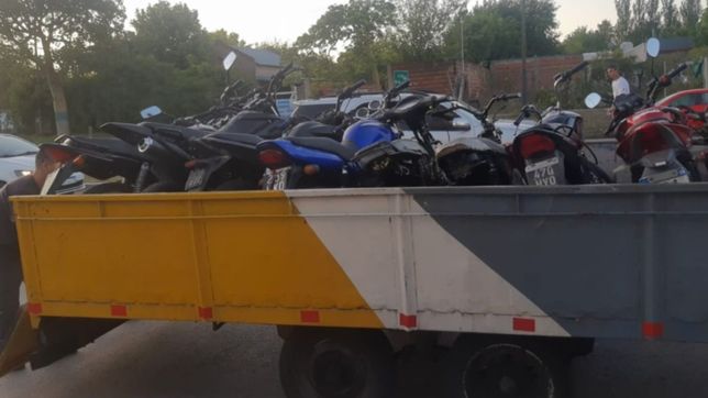 secuestraron 38 motos y un auto en operativos viales en distintos barrios de la plata