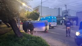 fuerte choque y vuelco en la loma termino con un nene de 7 anos herido fuerte choque y vuelco en la loma termino con un nene de 7 anos herido