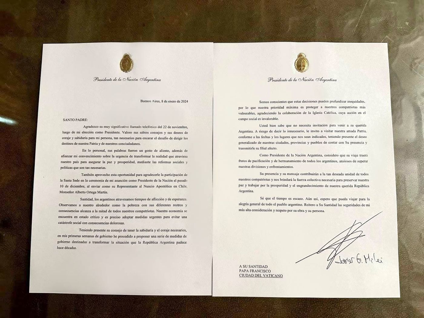 La carta que Javier Milei le envió al papa Francisco lleva su firma de puño y letra.