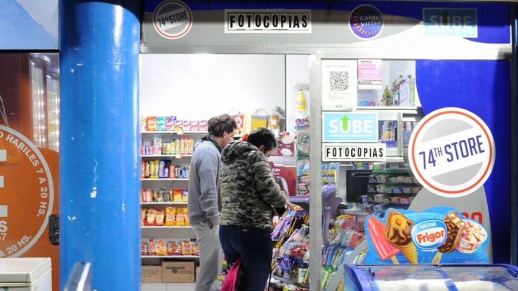 El Gobierno Nacional habilitó a los kioscos y almacenes a vender productos sin IVA
