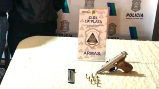 detuvieron a una mujer en la plata por vender armas y chalecos antibalas por facebook