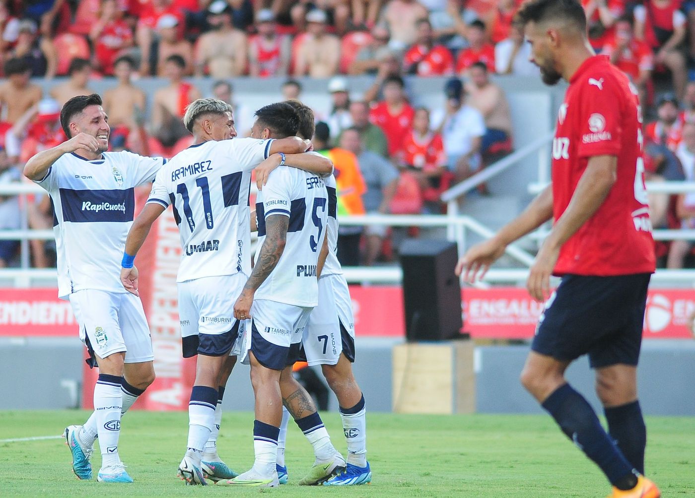 Independiente Gimnasia gol festejo 4.JPG