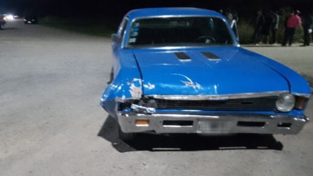accidente fatal en la plata: un auto choco de atras a una moto y murio una chica