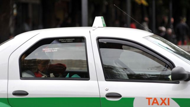 salvaje robo a un taxista de city bell: le pusieron una tijera en la garganta, lo golpearon y escaparon