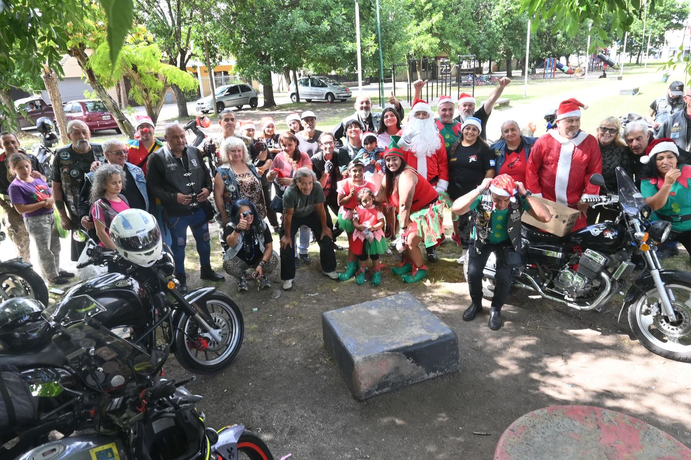 En la caravana obsequiaron juguetes, caramelos y regalos para los m&aacute;s chicos