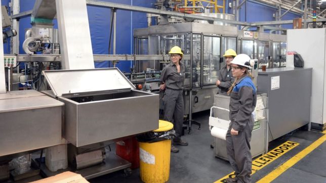 los quimicos y petroquimicos cerraron un aumento de sueldo del 66%