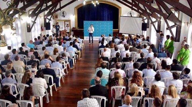 con pinedo como invitado, garro reune a todos sus funcionarios para otra arenga motivacional