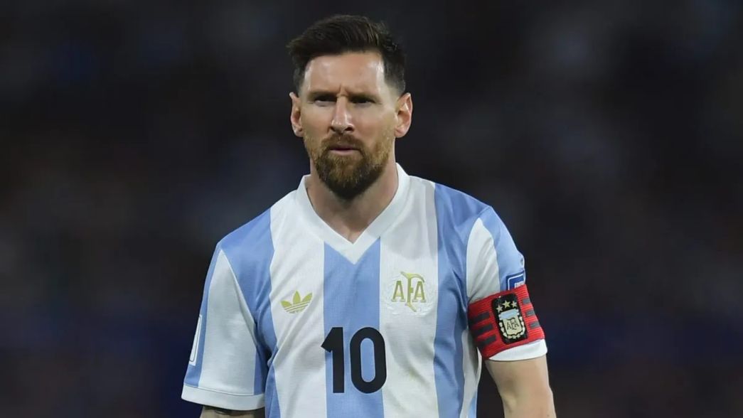 El palo de Lionel Messi a Raphinha tras la goleada de la Selección argentina a Brasil