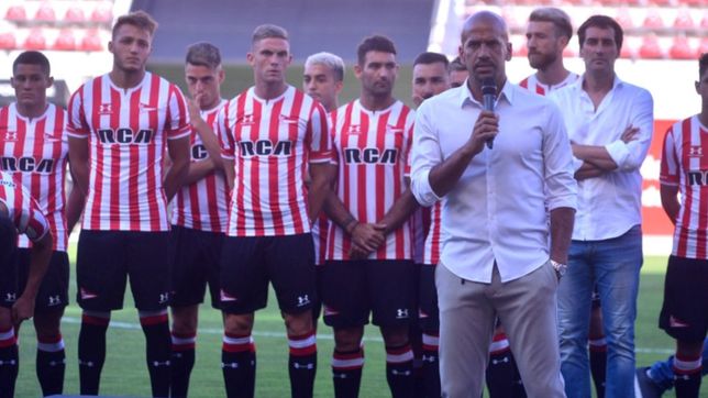 estudiantes abrio las puertas de uno para presentar el plantel y su nueva indumentaria
