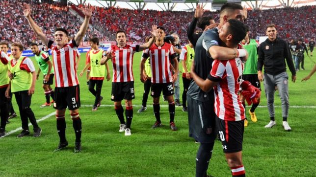 en un partido caliente, estudiantes derroto a gimnasia y se quedo con el clasico
