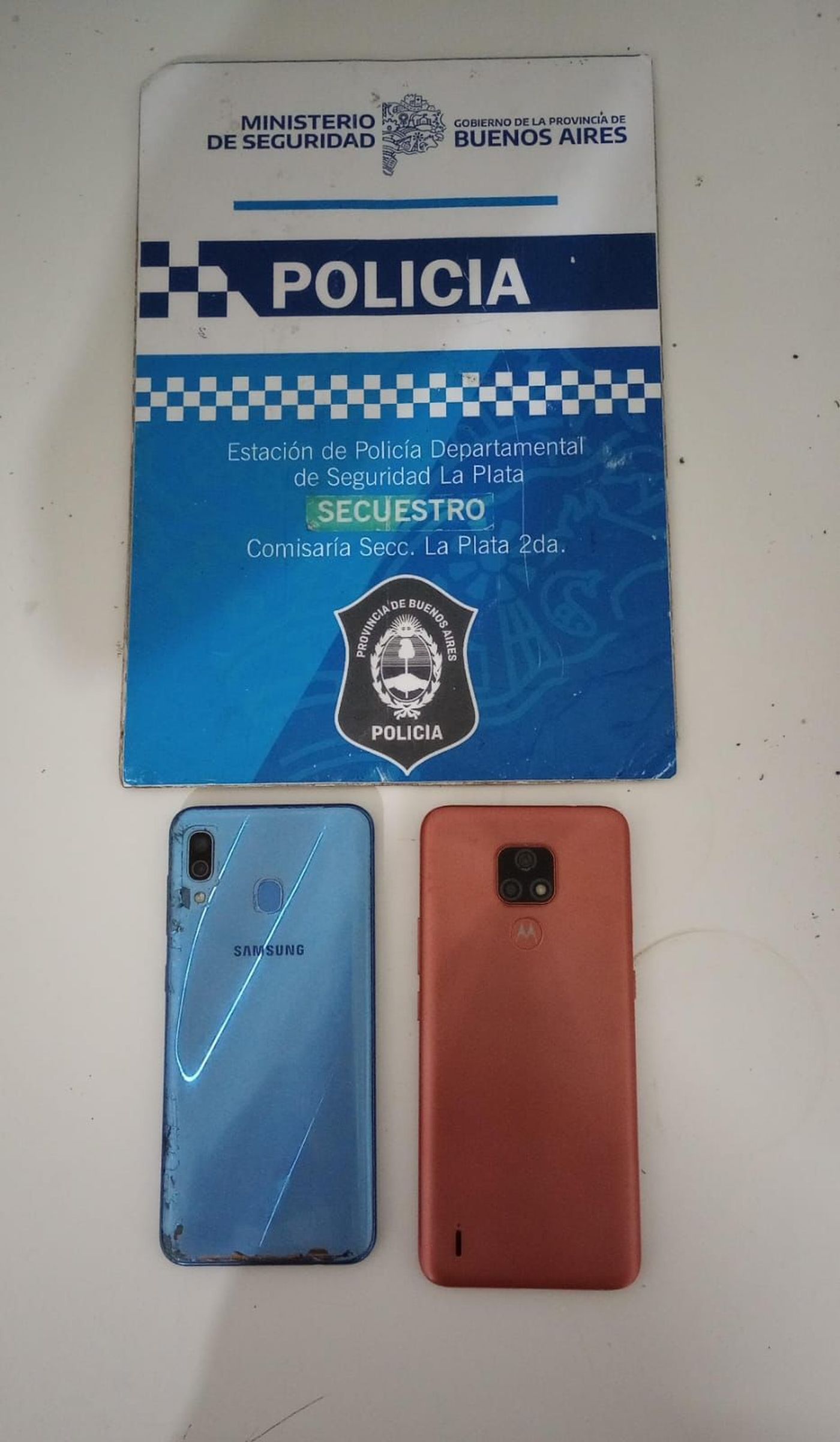Los celulares encontrados en el allanamiento en Punta Lara