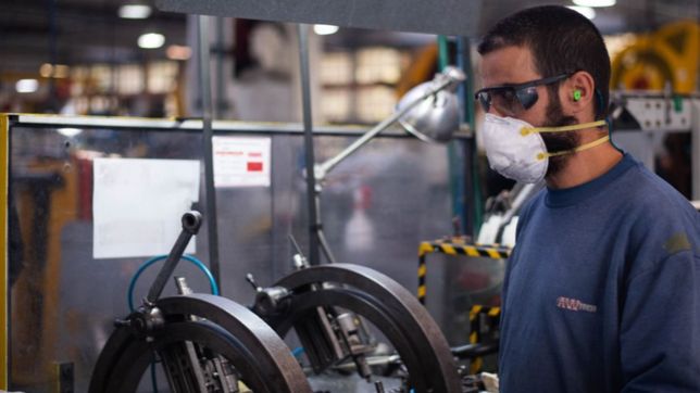 aseguran que los sueldos caeran 20 puntos por debajo de la inflacion para fin de ano