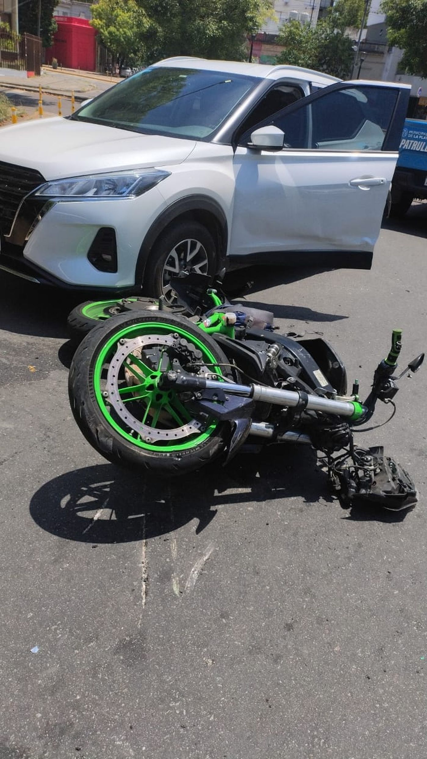 As&iacute; qued&oacute; la moto del hombre que muri&oacute; horas despu&eacute;s de chocar contra un auto en La Plata