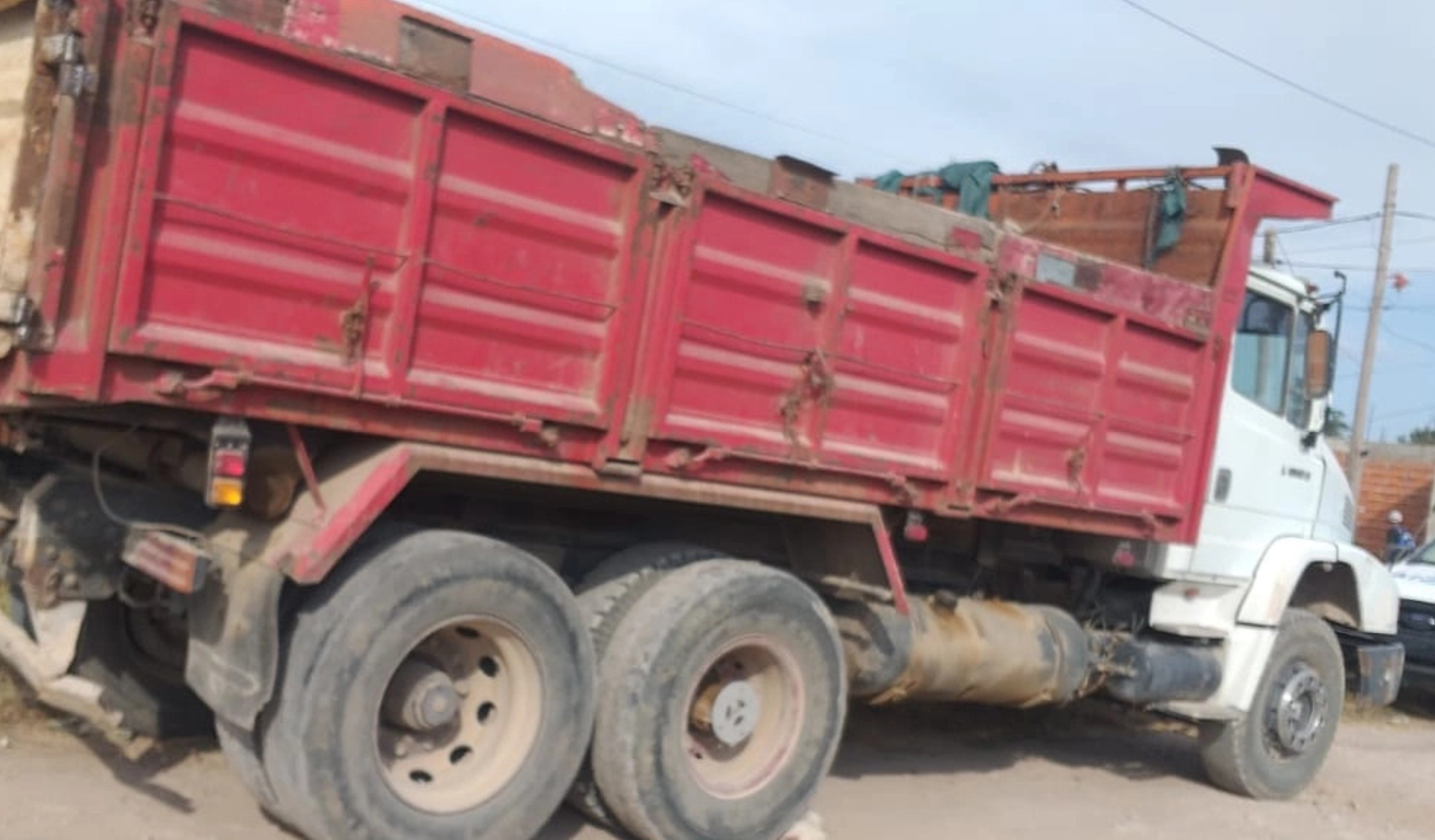 camión volcador accidente.png