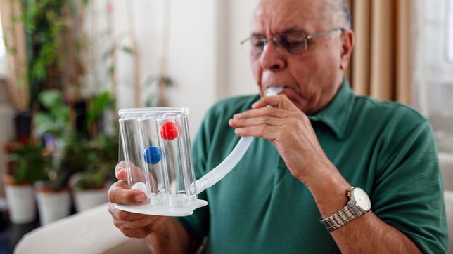 charla de prevencion en pami la plata sobre epoc y salud respiratoria con un experto de la unlp