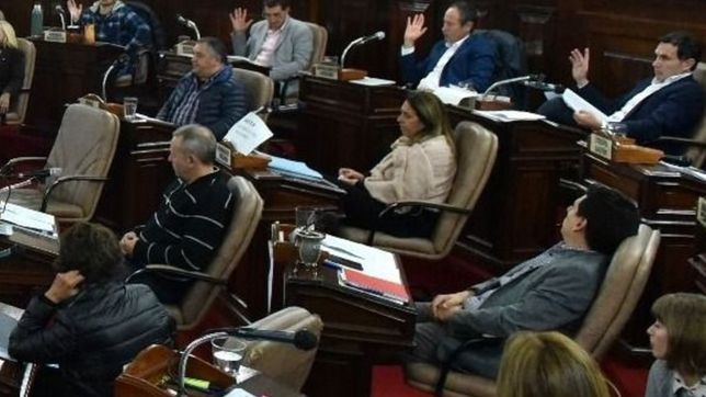 para la oposicion, garro quiere distraerlos con la discusion del codigo de convivencia