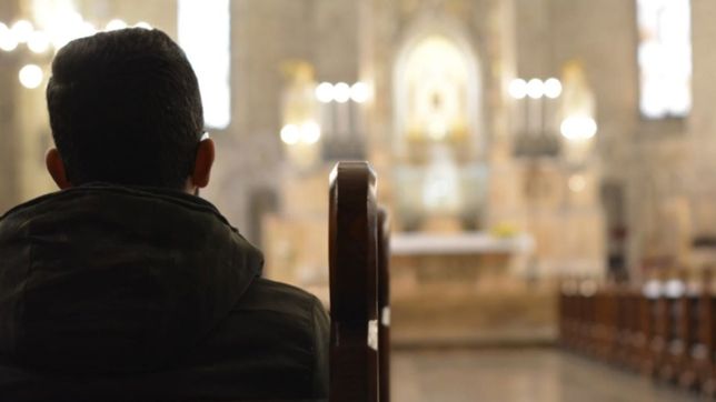 insolito: entro a rezar a una capilla y le robaron la moto