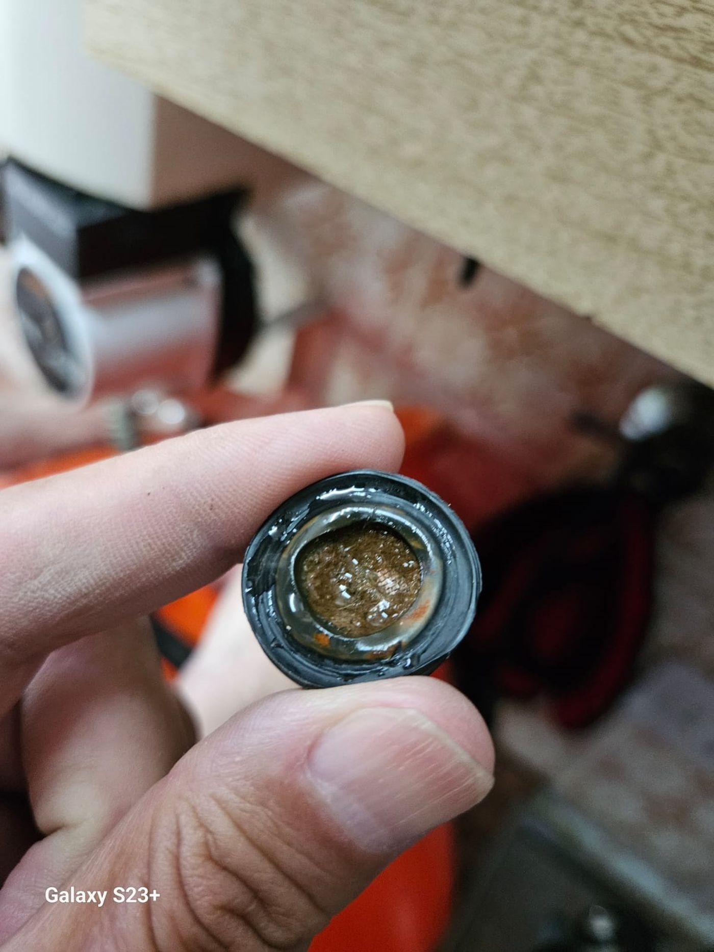 Así se acumulan los sedimentos en filtros de electrodomésticos y las canillas.