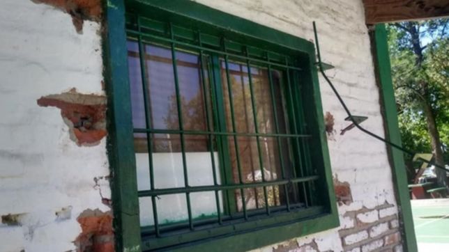 causaron destrozos y robaron en dos clubes de barrio de la plata