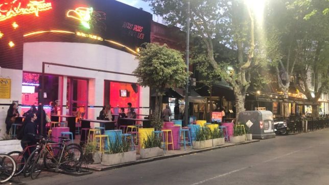 los decks de bares y restaurantes de la plata permaneceran instalados hasta marzo de 2023