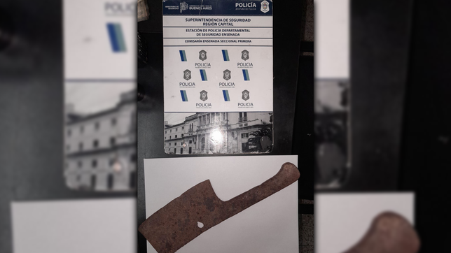 dos jovenes pelearon por un terreno y uno casi le corta la mano al otro de un hachazo