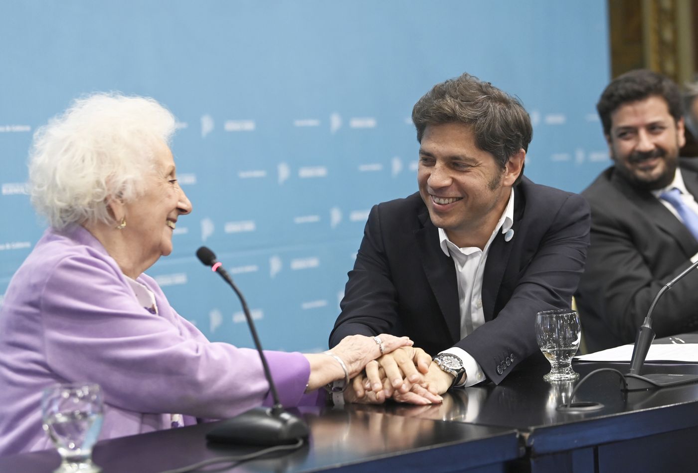 Estela de Carlotto y Axel Kicillof.jpg