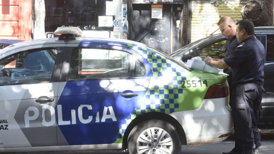 Hicieron un boquete y saquearon la caja fuerte de un supermercado de La Plata