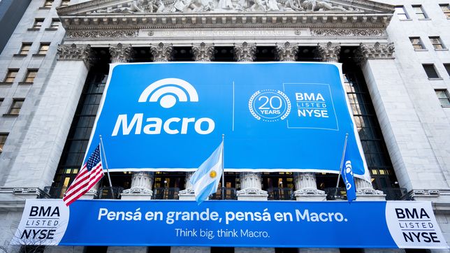 banco macro cumplio dos decadas en la bolsa de nueva york y destaco su evolucion internacional