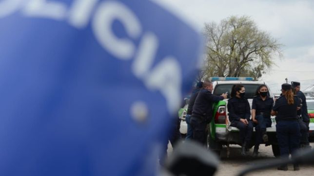 el gobierno revisara como y cuando la policia debe usar las armas de fuego
