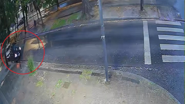 choco un auto estacionado en la plata, escapo sin dejar rastros y quedo filmado